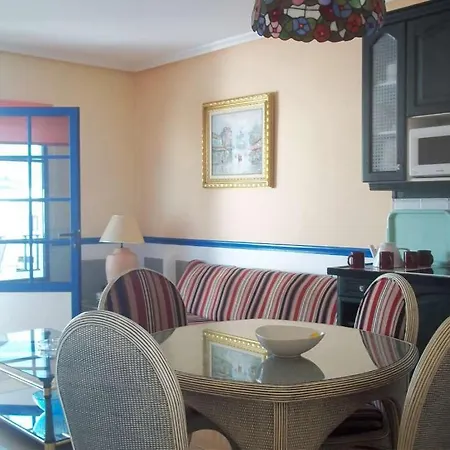 Апартаменты Puerto Del Carmen Sleeps 3 Pool Wifi Пуэрто дель Кармен